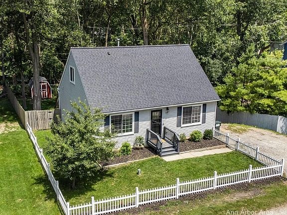 2nd image of 235 Glenmoor Dr