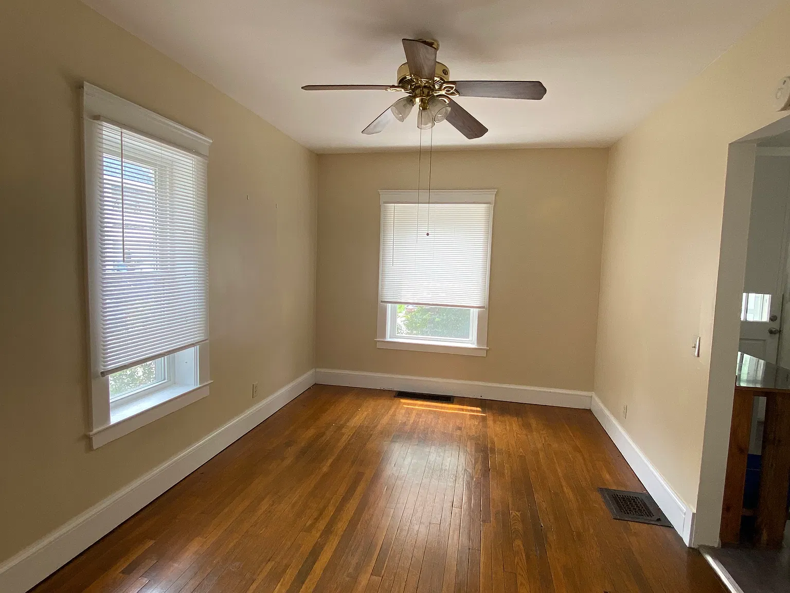 3 bed, 1.5 bath, 1675 sqft, $1,650 — Photo 3