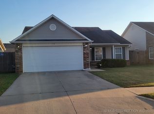 18 E Fairlane Ct, Sapulpa, OK 74066