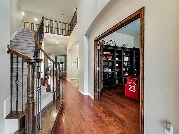 3rd image of 5537 N Bentrose Dr