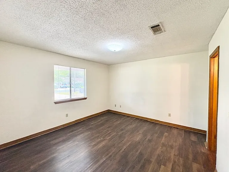 912 Nutmeg Ave — Photo 9