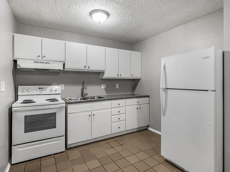 Elrose Apartments 1510 — Photo 2