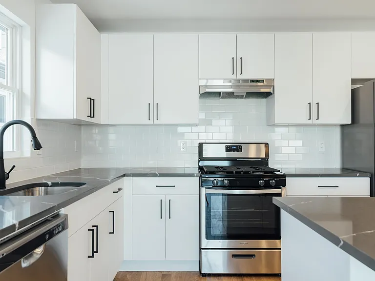 746 Seaport Dr #2 — Photo 15