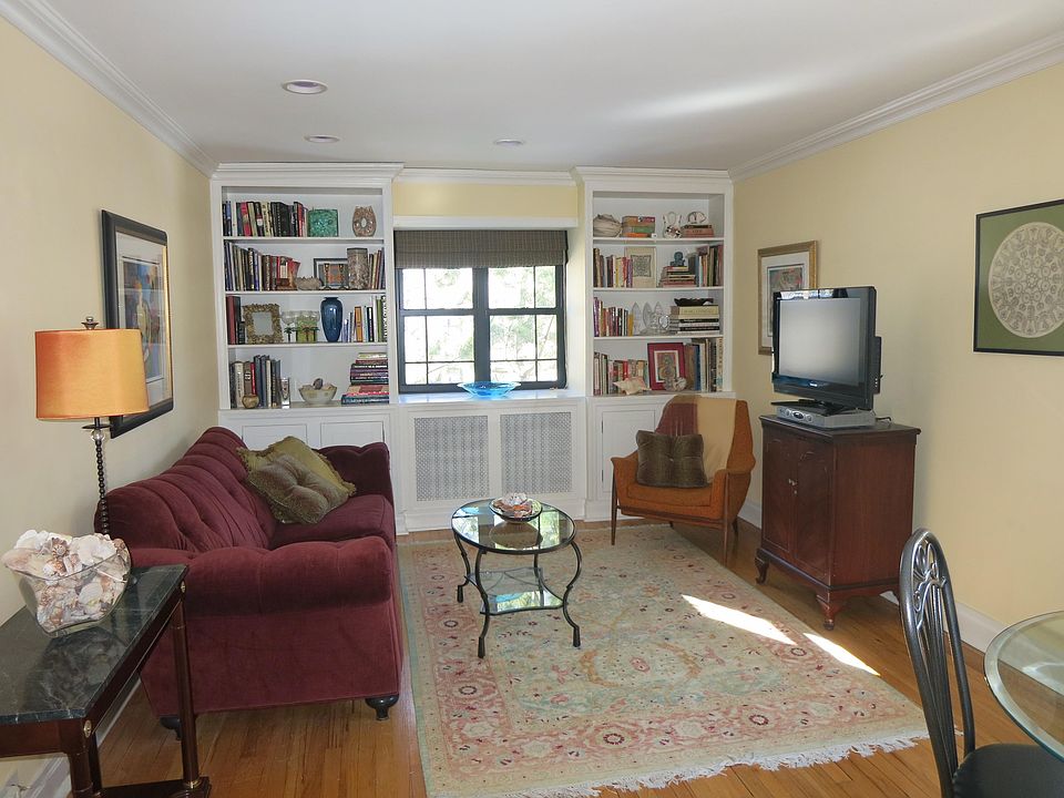 LR w/Custom Built-ins