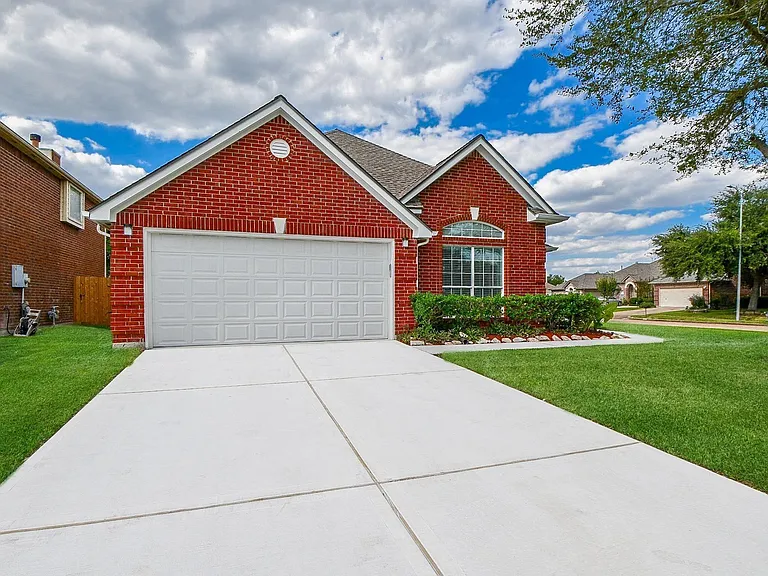 802 Childers Ct — Photo 4