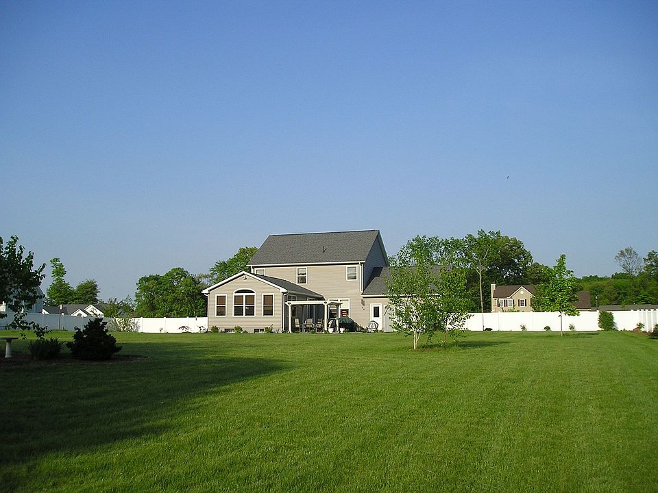 2nd image of 6 Cobblestone Dr