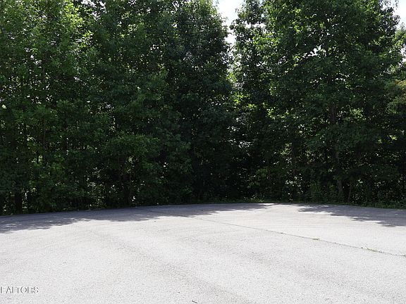 5th image of 527 Enclave Way
