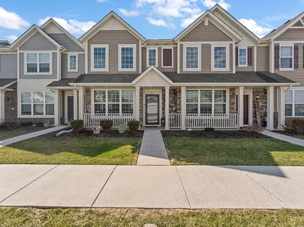 971 E 117th Pl, Crown Point, IN 46307