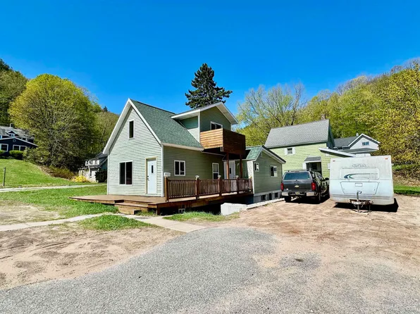 518 Lynn St, Munising, MI 49862