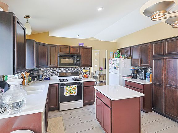 5th image of 520 Calgary Way