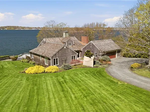 217 Nanaquaket Rd, Tiverton, RI 02878