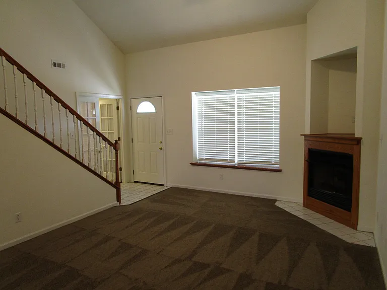 1725 Louise Cir — Photo 2