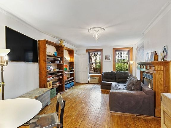 4th image of 154 W 88th St