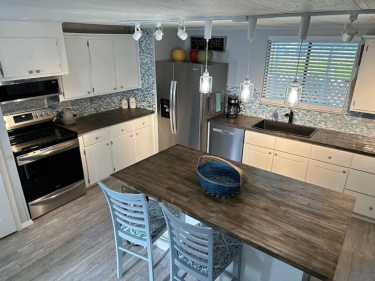 5700 Bayshore Rd #205 — Photo 18