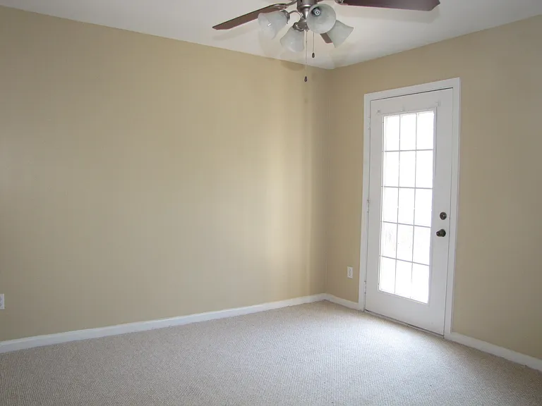 109 Avondale St #15 — Photo 8