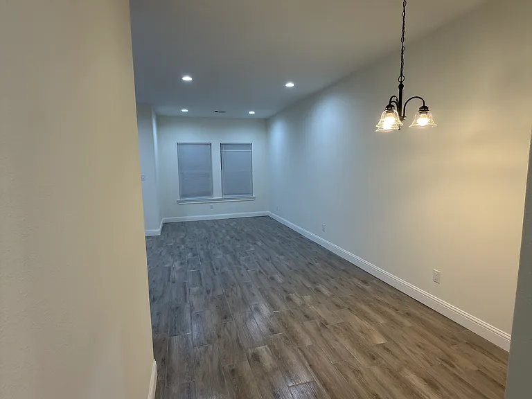 690 Shell St — Photo 3