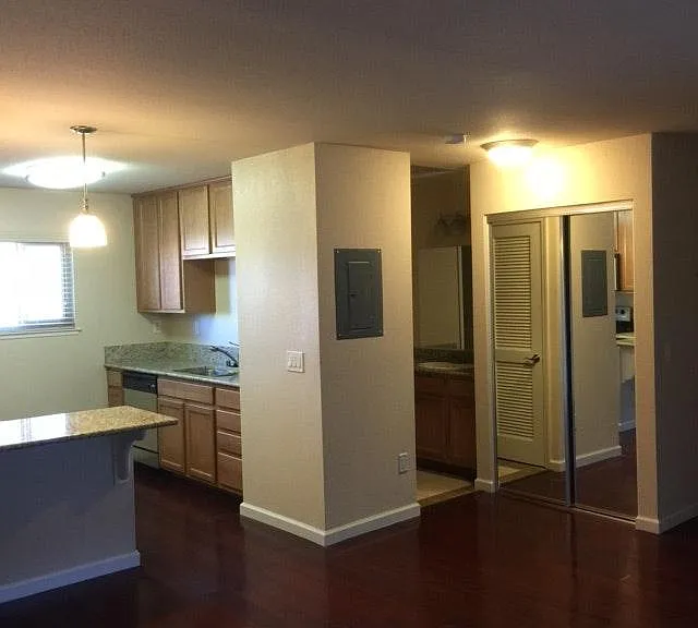 300 Glenwood Cir #290 — Photo 4