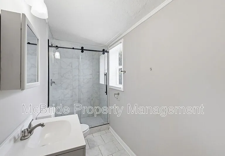 1918 Walker St — Photo 8