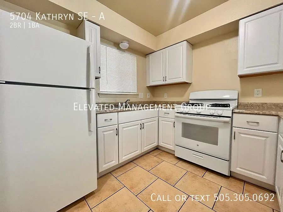 Beautiful 2 Bed/1bath Downstairs Unit Coming Soon! $300 Off The First Full Month's Rent! — Photo 2