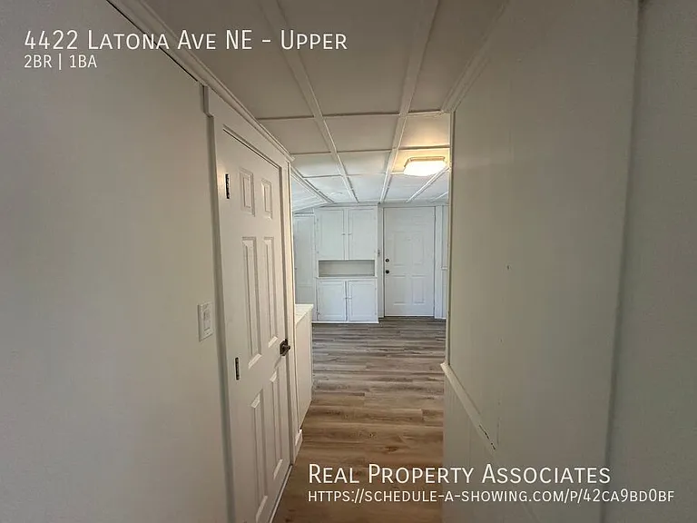 4422 Latona Ave NE #UPPER — Photo 8