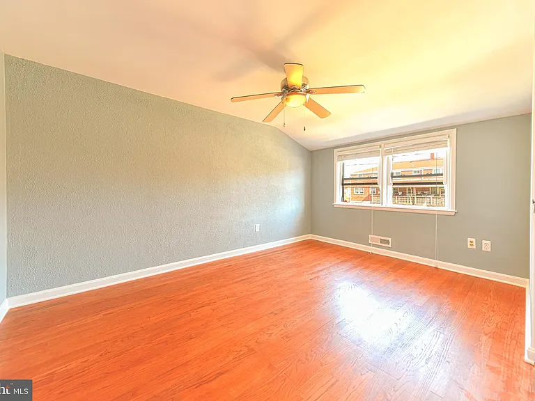 1130 Linden Ave — Photo 13