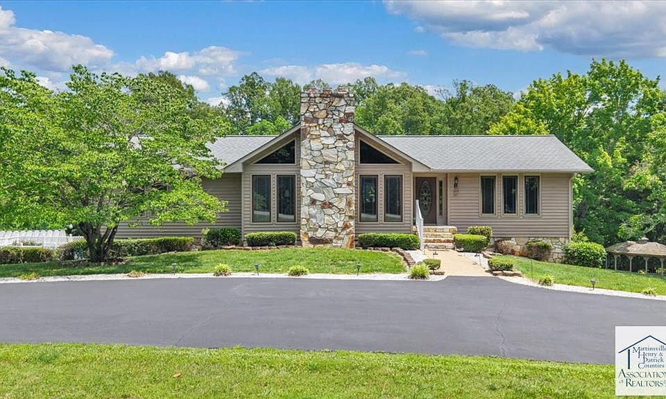 1st image of 153 Farmbrook Rd
