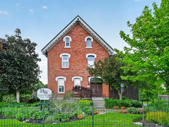 105 5th St E, Cornwall, ON K6H 2L6