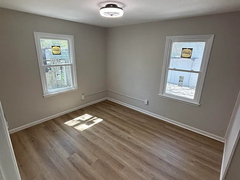 1703 N Valley Ave — Photo 43
