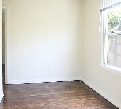 4th image of 5916 Willoughby Ave #5916