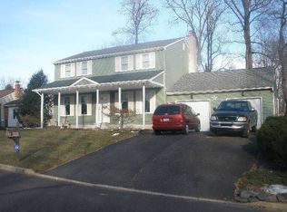 923 Buchanan Dr, Langhorne, PA 19047