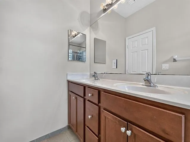 3 bed, 2.5 bath, 1740 sqft, $3,200 — Photo 4