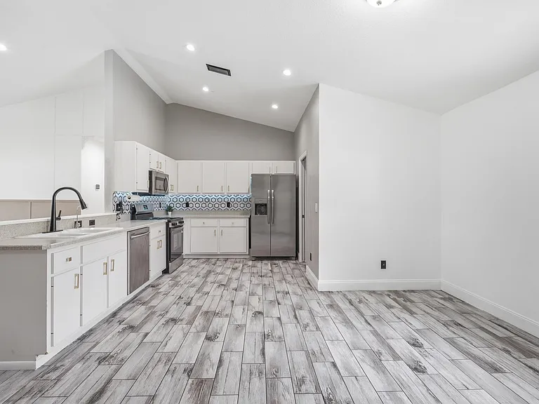 10924 SW 48th Ter — Photo 7