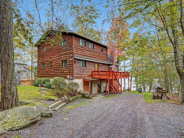 41 Lake Dr, Gouldsboro, PA 18424