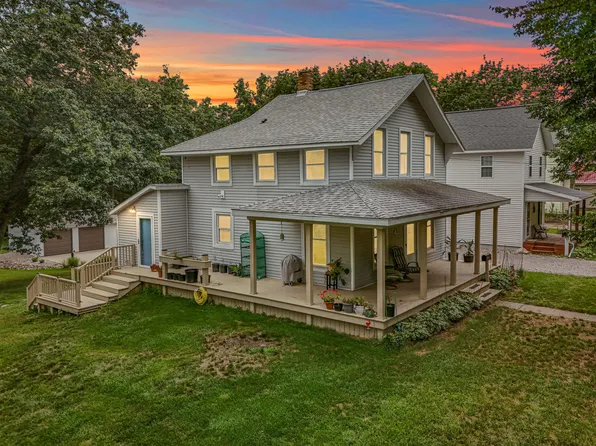 48 Marion St, Hillsdale, MI 49242