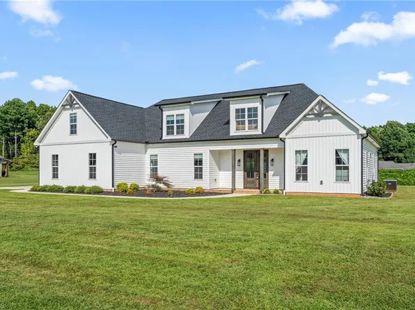 213 Deerwood Dr, Lexington, NC 27295