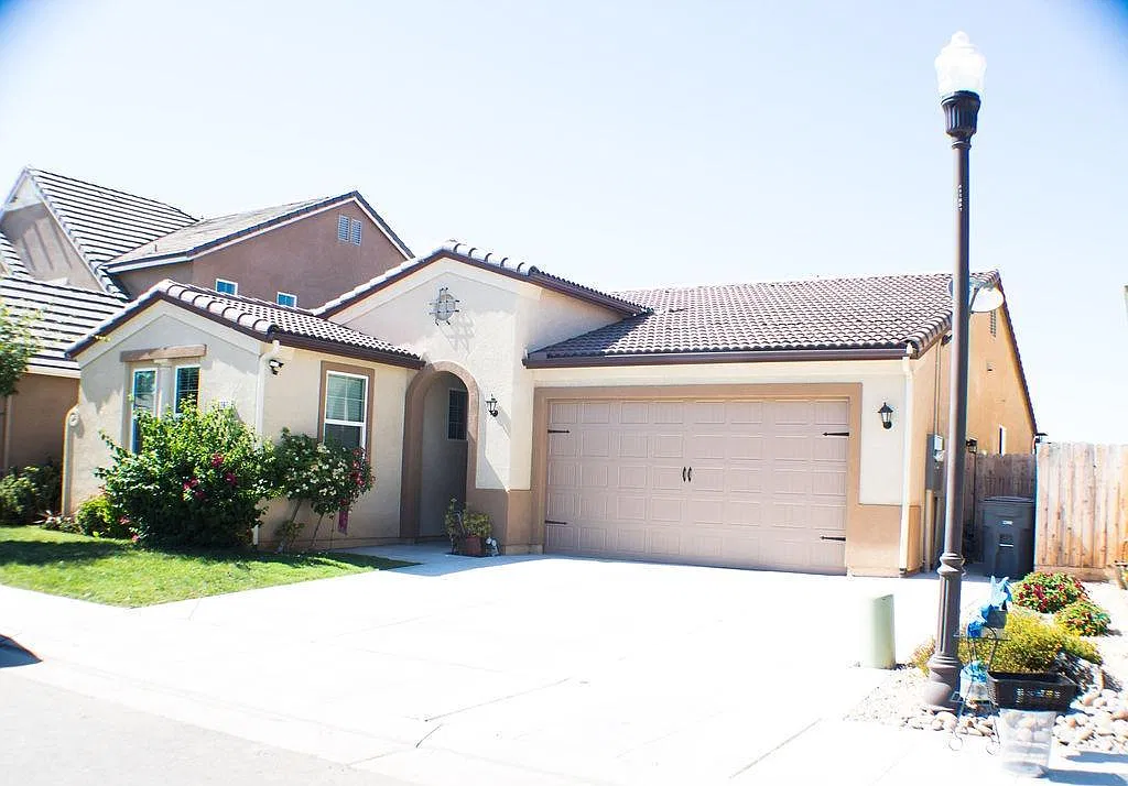 3 bed, 1580 sqft, $2,450 — Photo 1