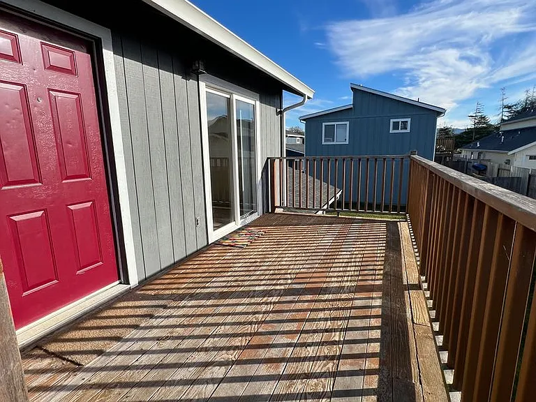 1805 Caroline Ave — Photo 3