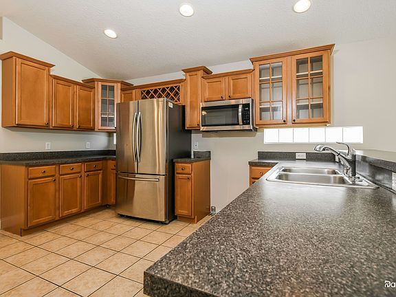 4th image of 2502 Balmoral Dr