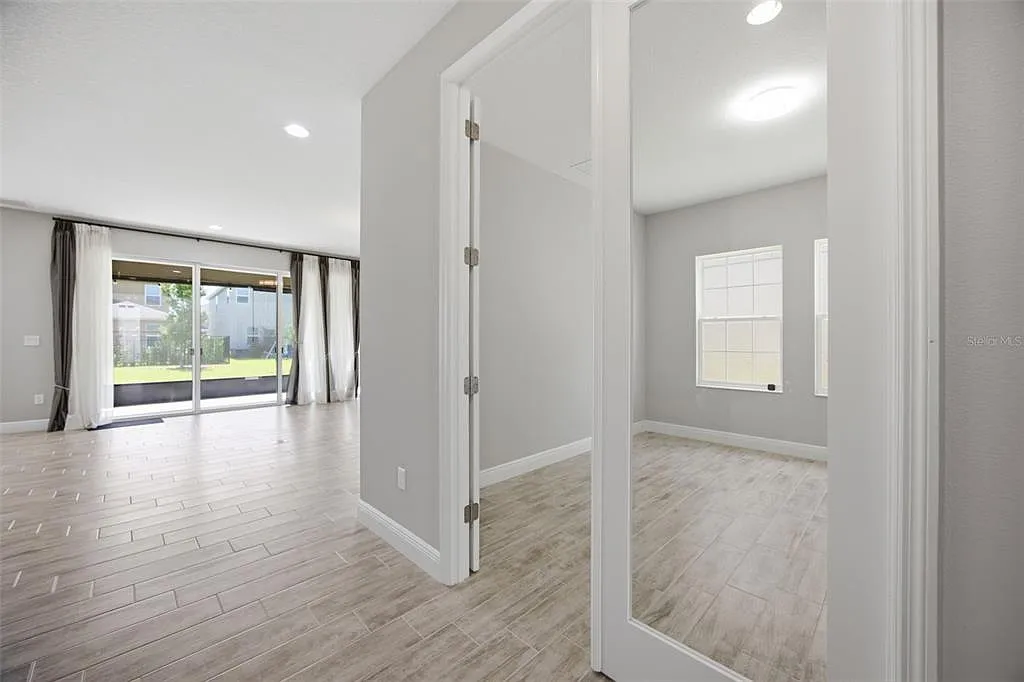 5 bed, 3.0 bath, 3380 sqft, $4,000 — Photo 4