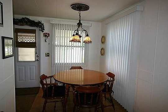 5th image of 122 Forest Dr