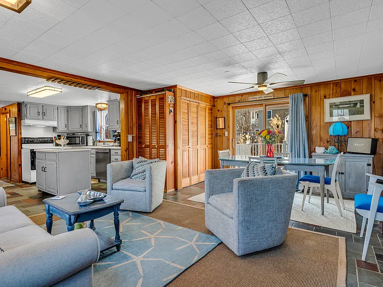 32 Bassett Ln — Photo 12