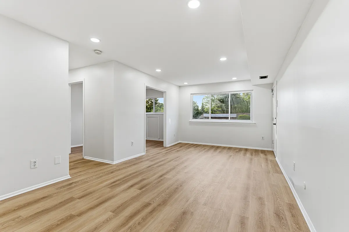 Building Photo - 491 College Dr #491
