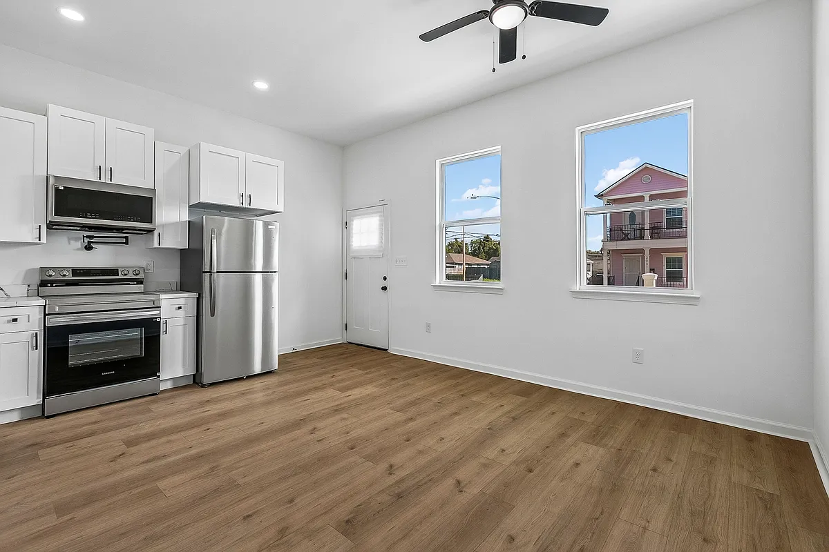 Building Photo - 3030 1st St #32