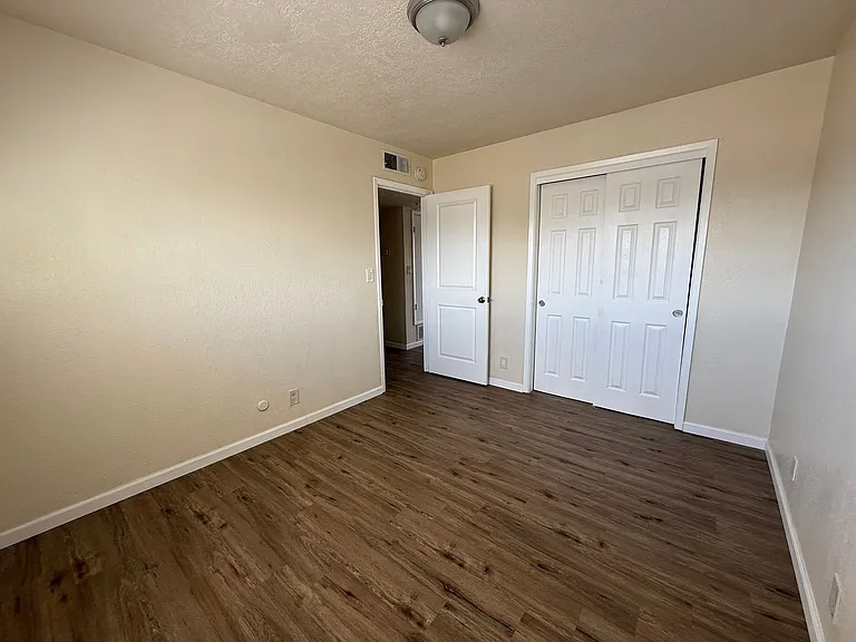Spacious 2 Bedroom Apartment Near La Mesa Elementary — Photo 9
