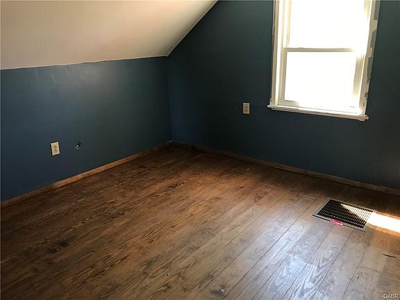 3rd image of 106 N Main St