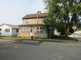 802 S 1st St, Guttenberg, IA 52052