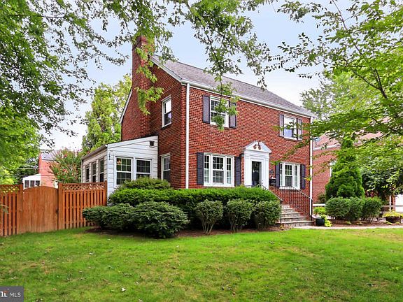 4th image of 2840 Brook Dr