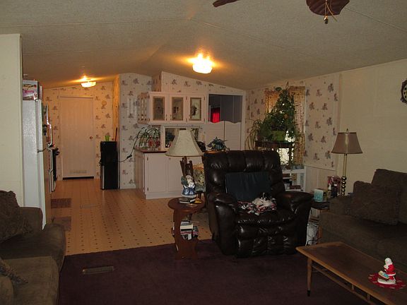 Living rm to Kitchen/Dining