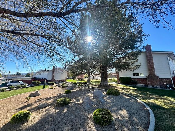 3rd image of 208 Smithridge Park