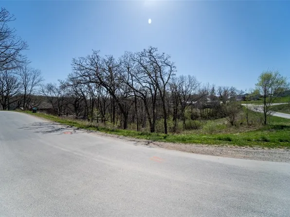 8127 Oak Ridge Dr, Dexter, IA 50070